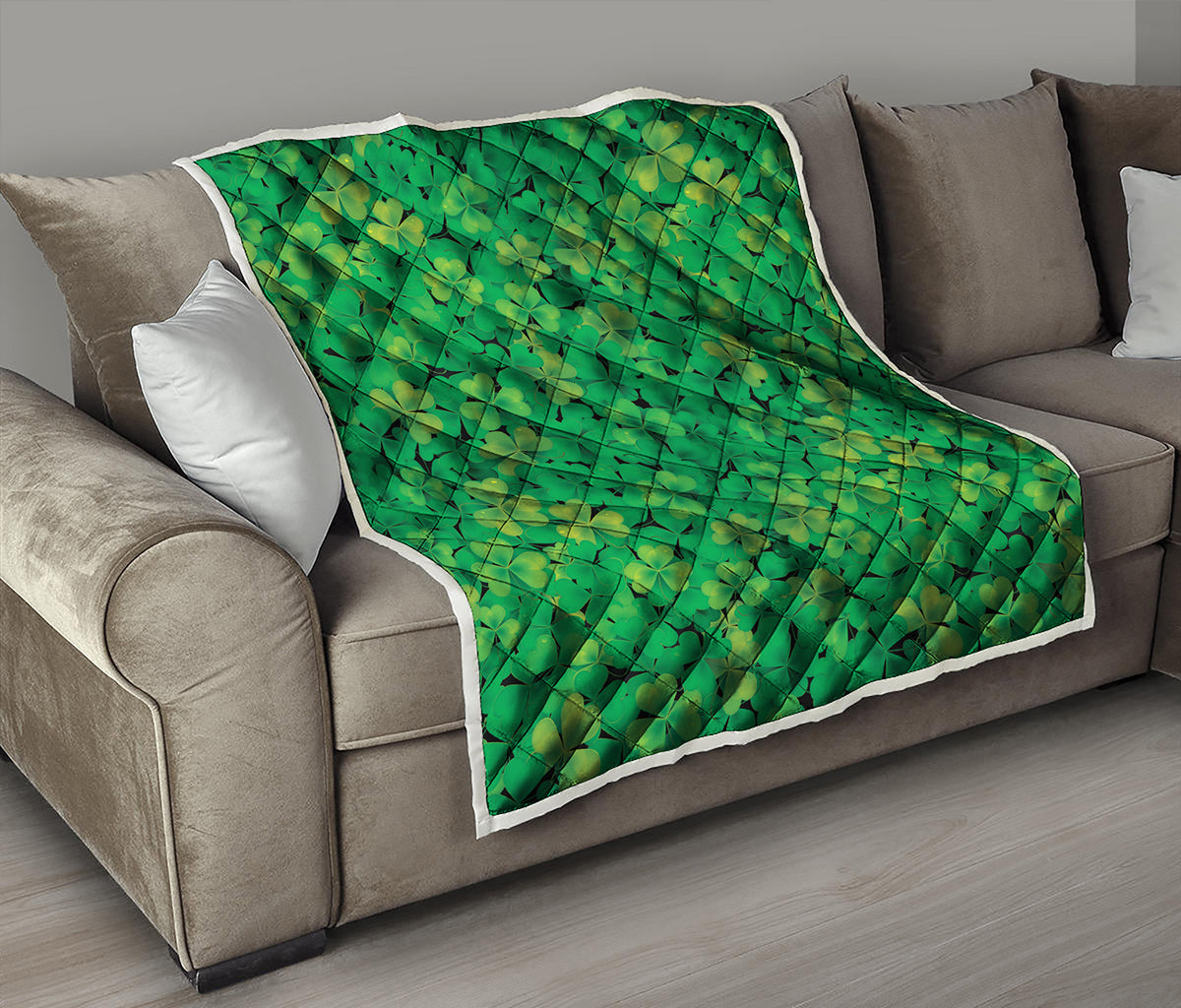 Green Shamrock Leaf Pattern Print Quilt