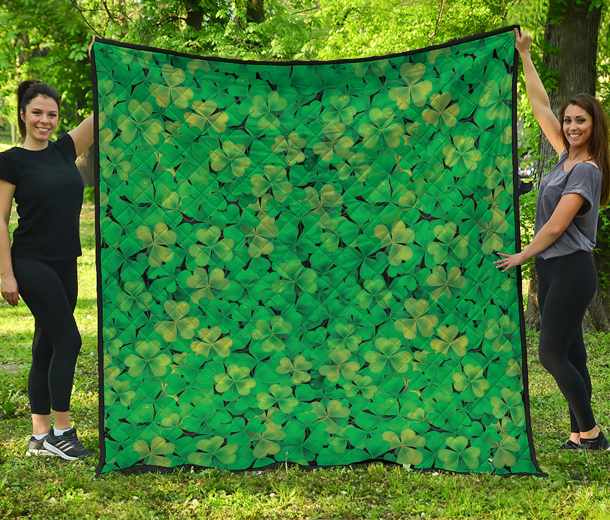 Green Shamrock Leaf Pattern Print Quilt