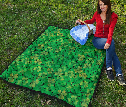 Green Shamrock Leaf Pattern Print Quilt