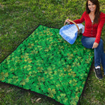 Green Shamrock Leaf Pattern Print Quilt