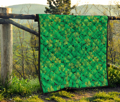 Green Shamrock Leaf Pattern Print Quilt