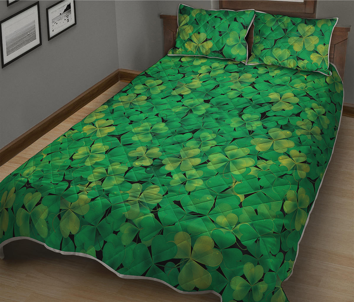 Green Shamrock Leaf Pattern Print Quilt Bed Set