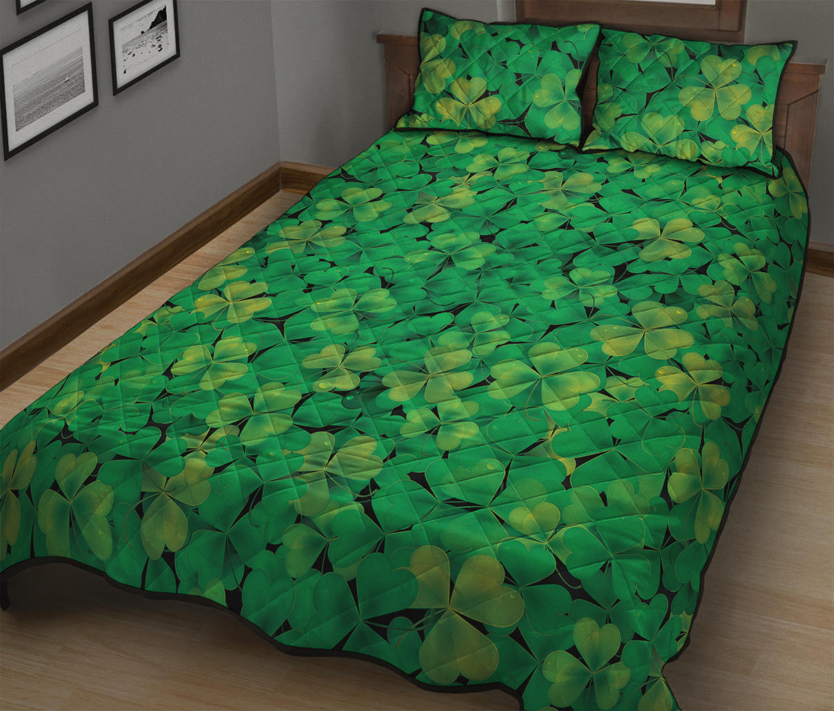 Green Shamrock Leaf Pattern Print Quilt Bed Set