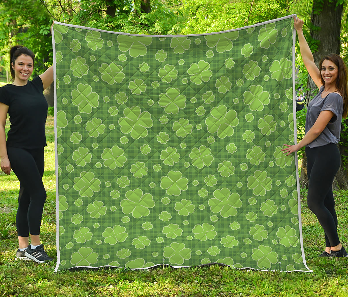 Green Shamrock Plaid Pattern Print Quilt