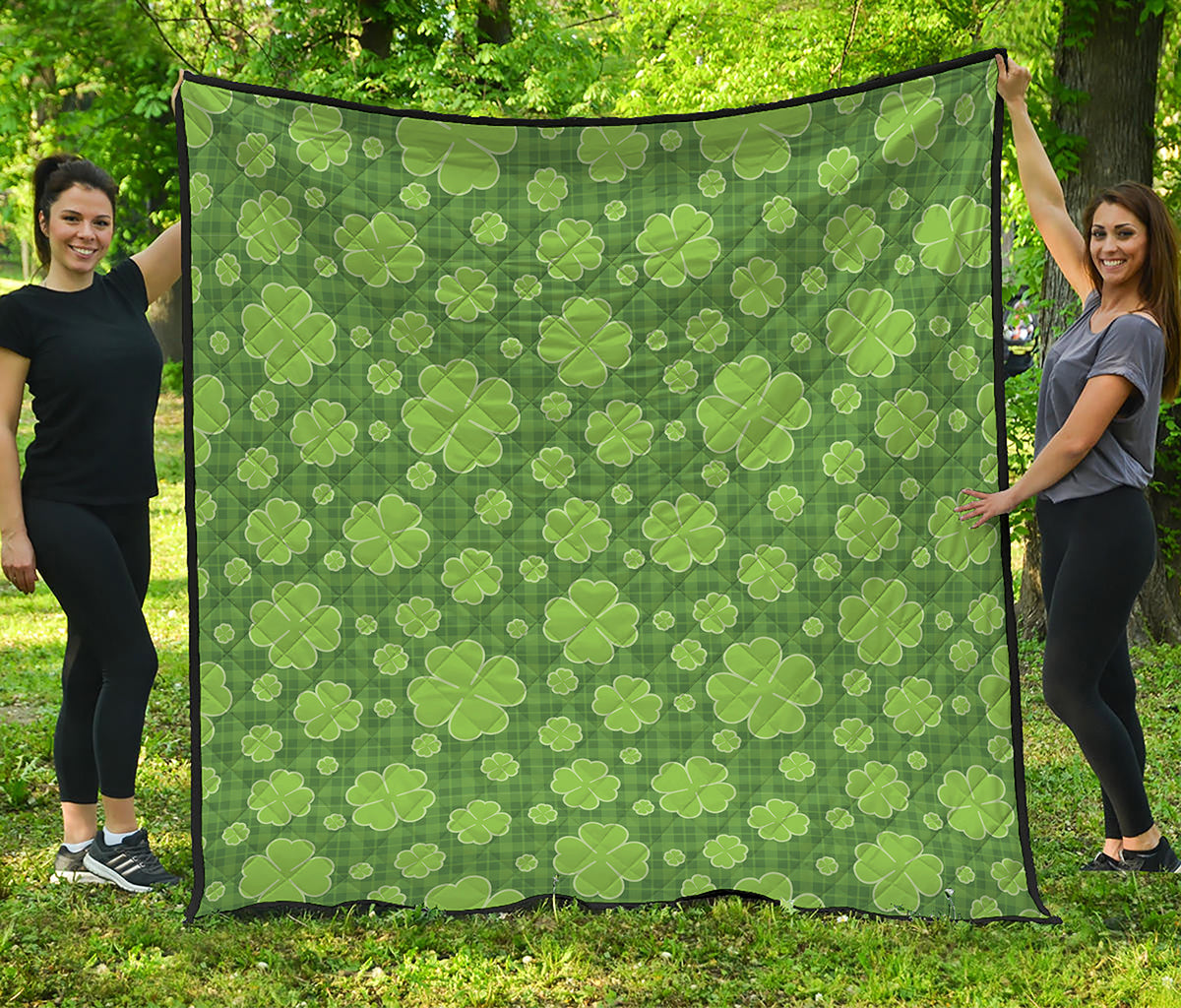 Green Shamrock Plaid Pattern Print Quilt