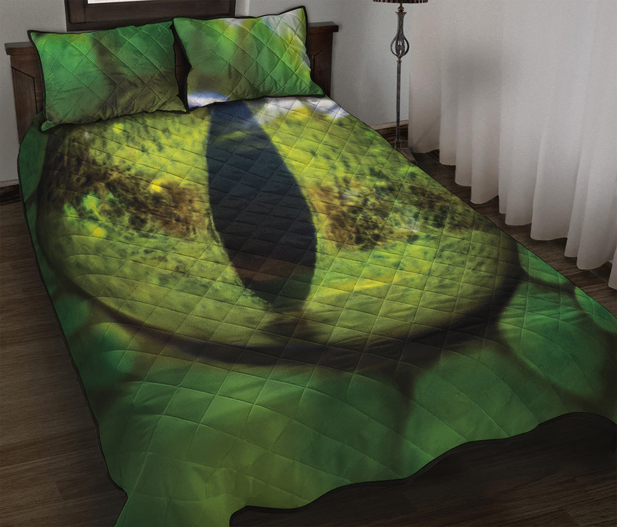 Green Snake Eye Print Quilt Bed Set