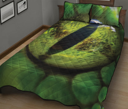 Green Snake Eye Print Quilt Bed Set