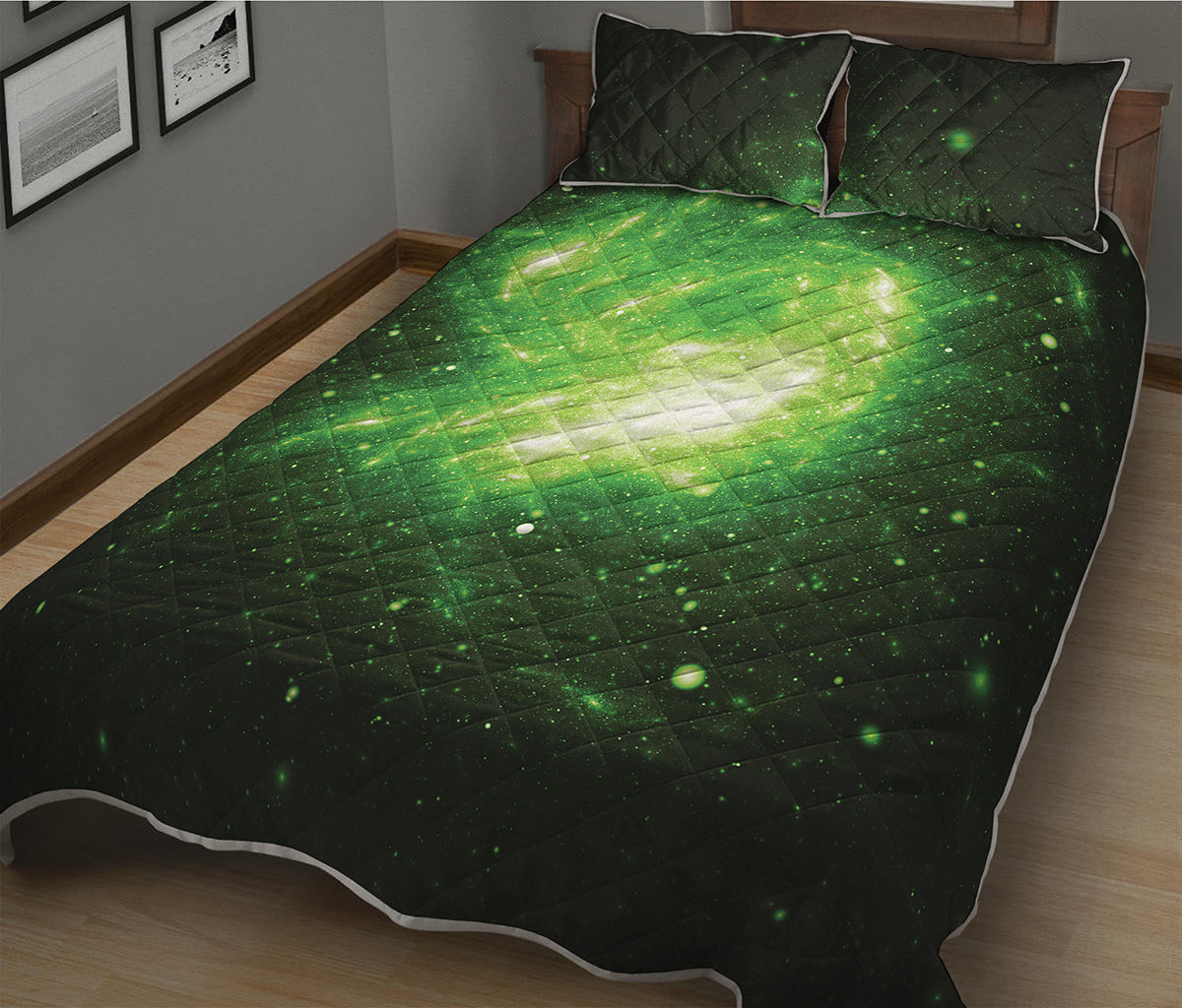 Green Sparkle Galaxy Print Quilt Bed Set