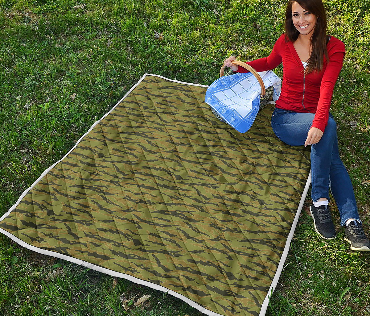 Green Tiger Stripe Camo Pattern Print Quilt