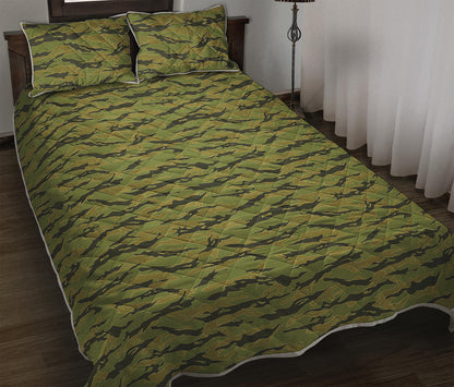 Green Tiger Stripe Camo Pattern Print Quilt Bed Set