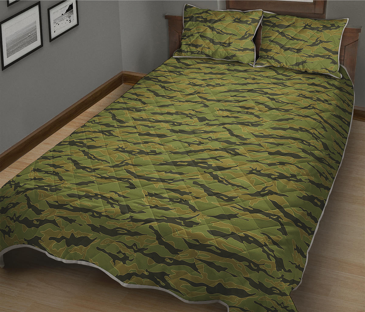 Green Tiger Stripe Camo Pattern Print Quilt Bed Set