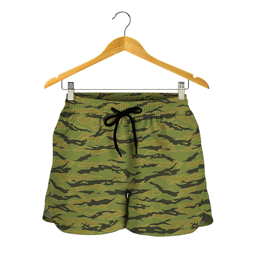 Green Tiger Stripe Camo Pattern Print Women's Shorts