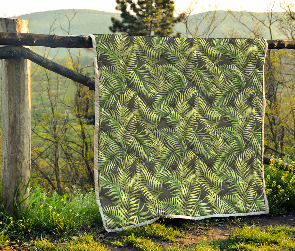 Green Tropical Palm Leaf Pattern Print Quilt