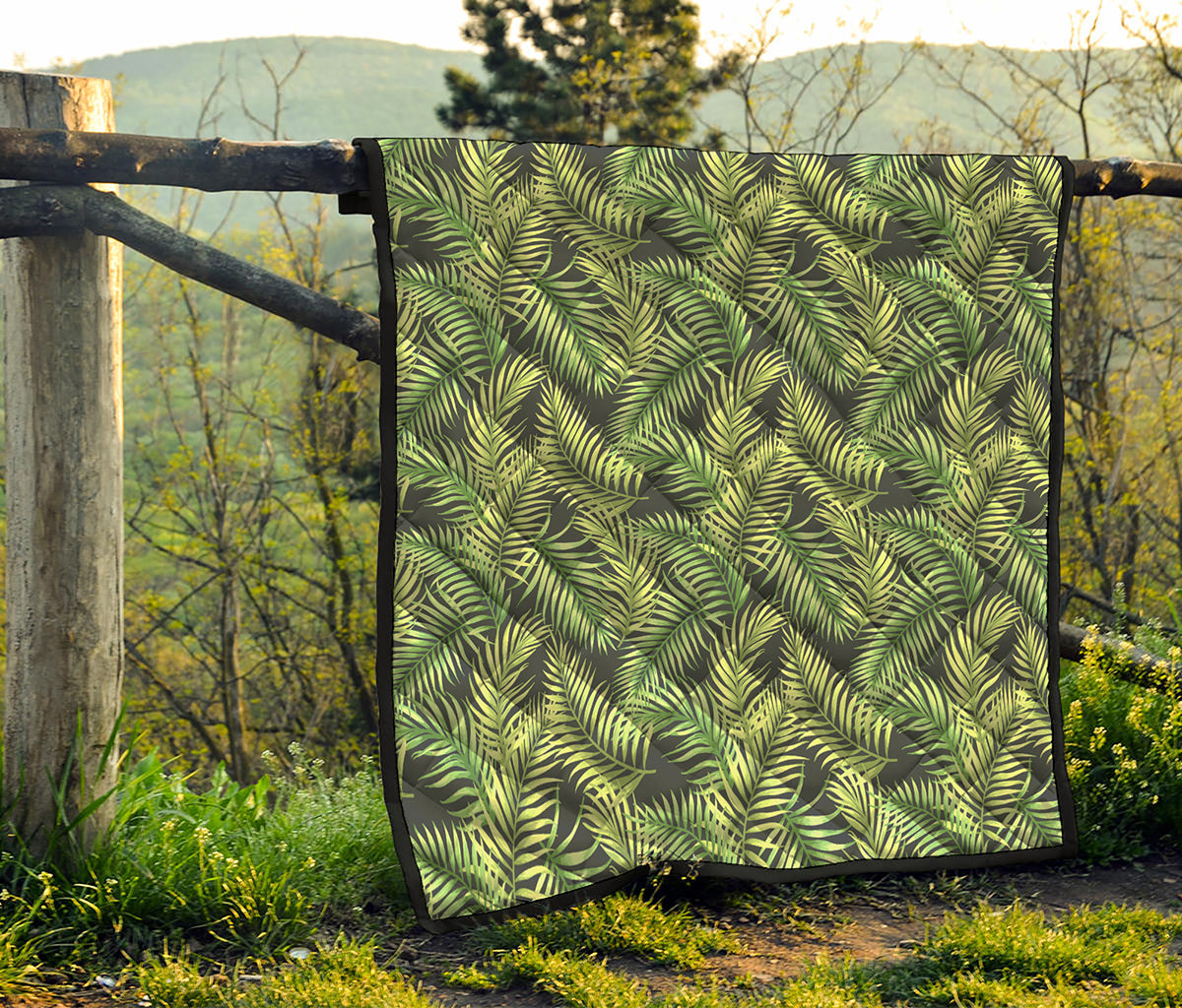 Green Tropical Palm Leaf Pattern Print Quilt