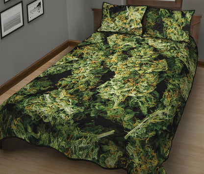 Green Weed Print Quilt Bed Set