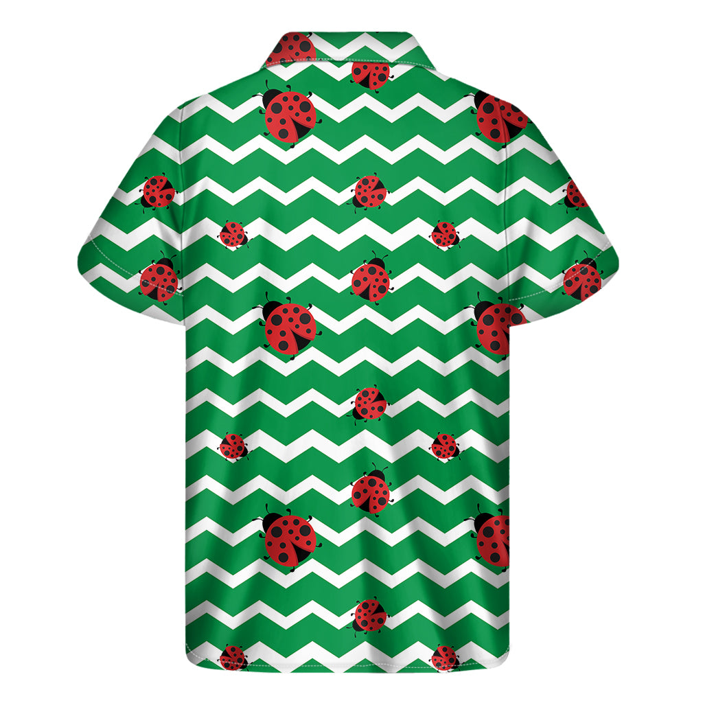 Green Zigzag Ladybird Pattern Print Men's Short Sleeve Shirt