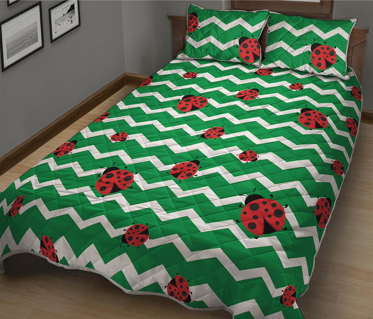 Green Zigzag Ladybird Pattern Print Quilt Bed Set