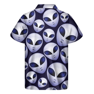 Grey Alien Face Pattern Print Men's Short Sleeve Shirt