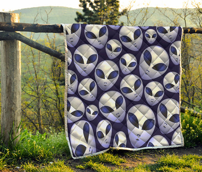 Grey Alien Face Pattern Print Quilt