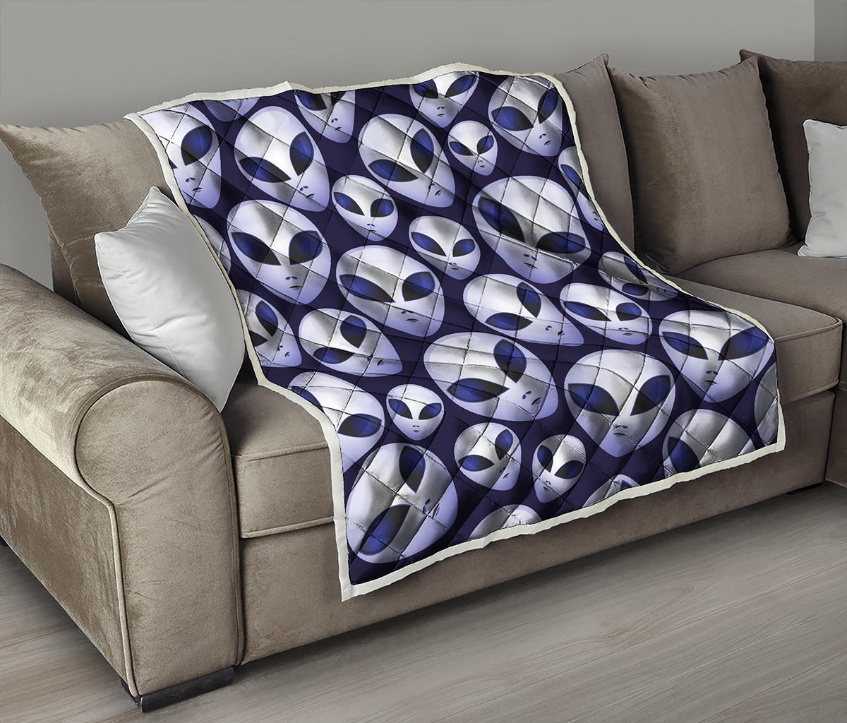 Grey Alien Face Pattern Print Quilt