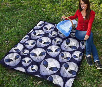 Grey Alien Face Pattern Print Quilt