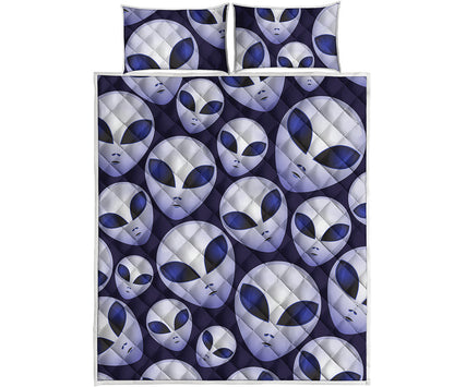 Grey Alien Face Pattern Print Quilt Bed Set