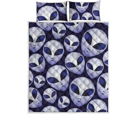 Grey Alien Face Pattern Print Quilt Bed Set
