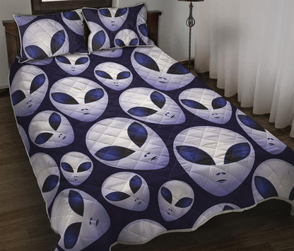 Grey Alien Face Pattern Print Quilt Bed Set