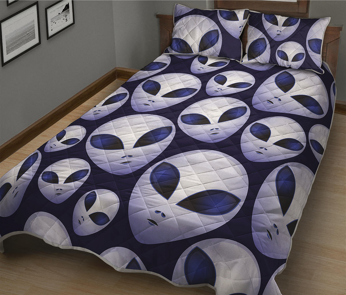 Grey Alien Face Pattern Print Quilt Bed Set