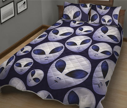 Grey Alien Face Pattern Print Quilt Bed Set