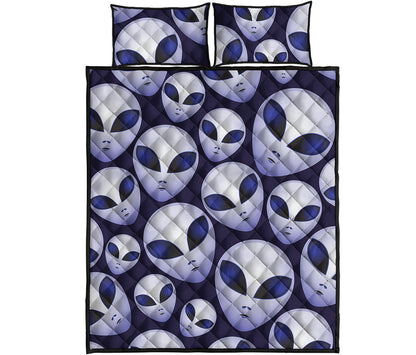 Grey Alien Face Pattern Print Quilt Bed Set