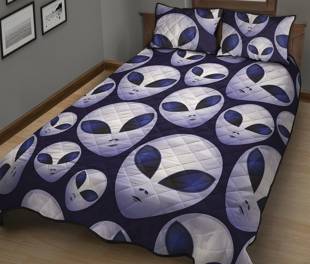 Grey Alien Face Pattern Print Quilt Bed Set