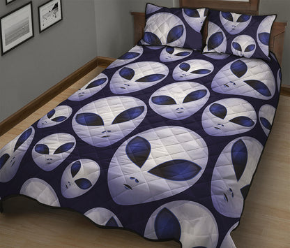 Grey Alien Face Pattern Print Quilt Bed Set