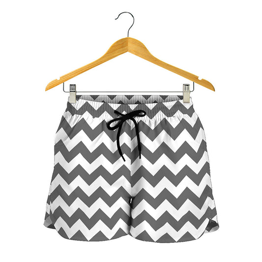 Grey And White Chevron Pattern Print Women's Shorts