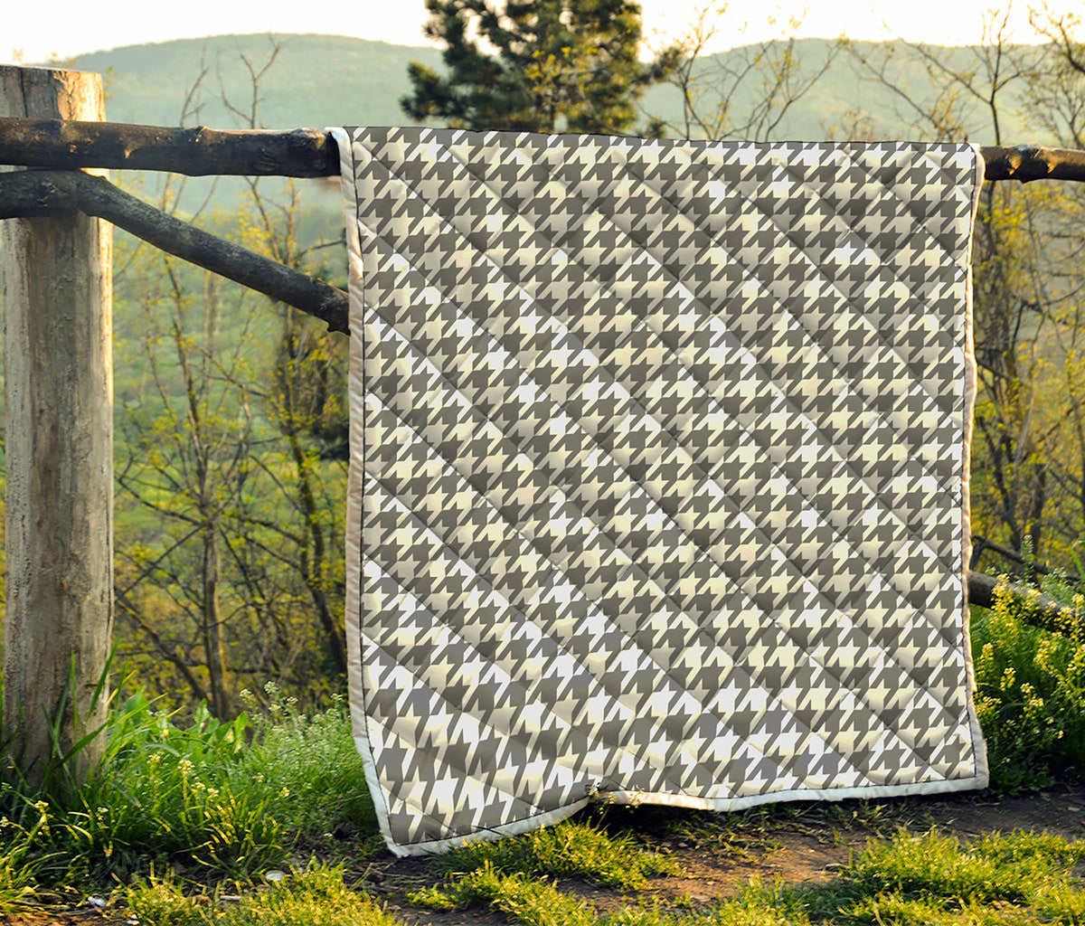 Grey And White Houndstooth Pattern Print Quilt