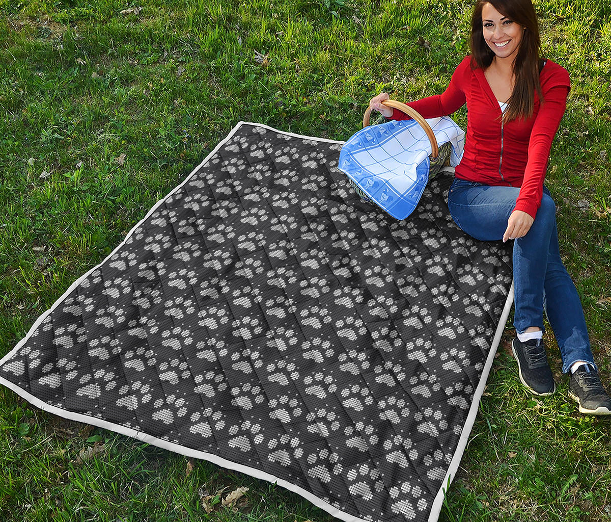 Grey And White Paw Knitted Pattern Print Quilt