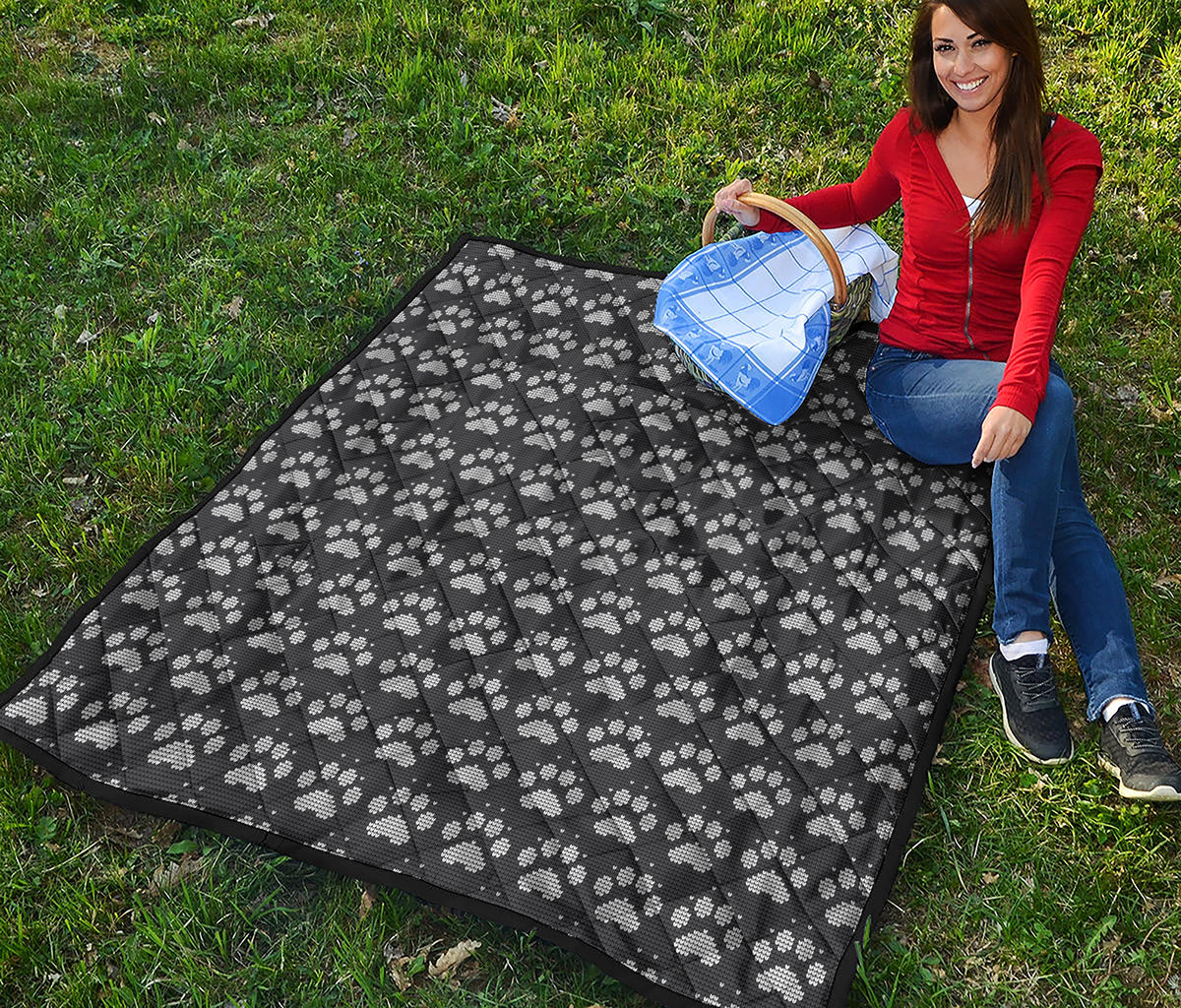 Grey And White Paw Knitted Pattern Print Quilt