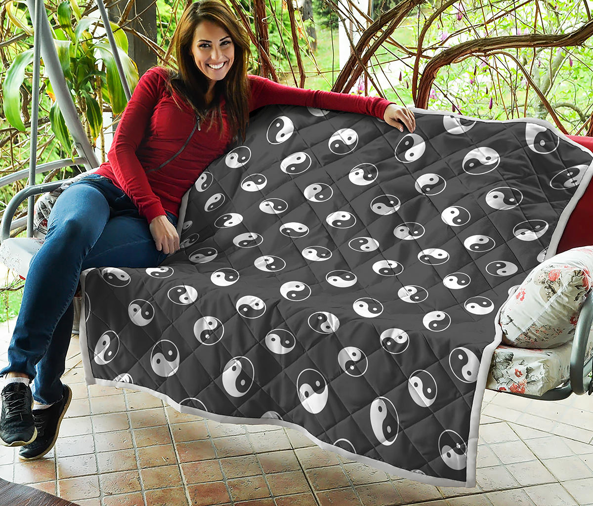 Grey And White Yin Yang Pattern Print Quilt