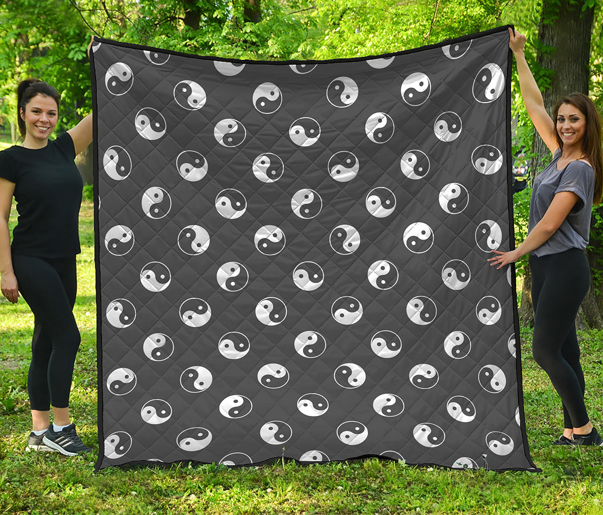 Grey And White Yin Yang Pattern Print Quilt