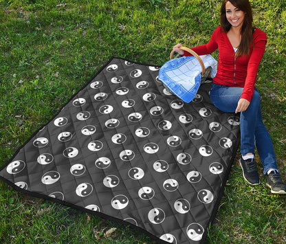 Grey And White Yin Yang Pattern Print Quilt
