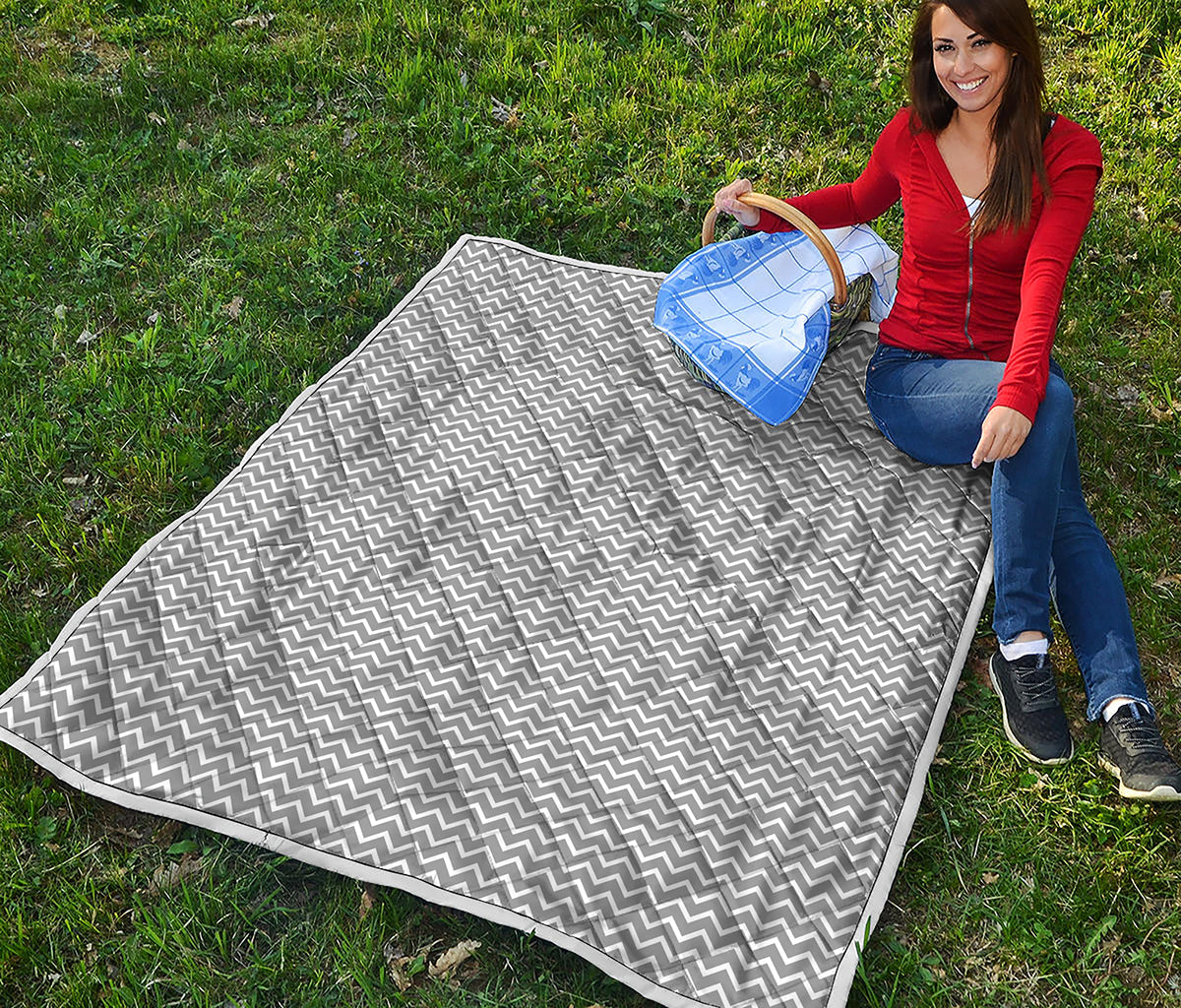 Grey And White Zigzag Pattern Print Quilt