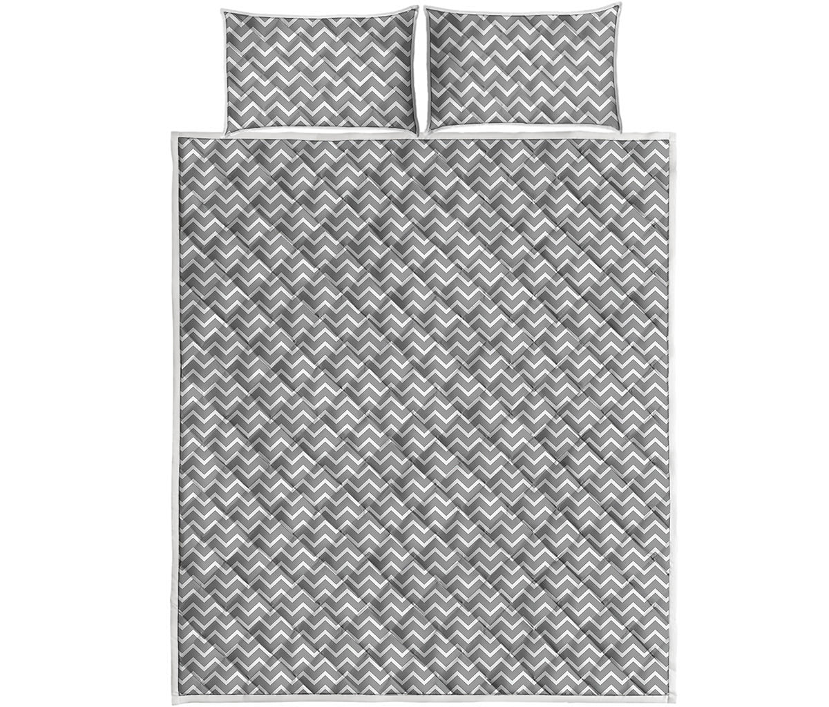 Grey And White Zigzag Pattern Print Quilt Bed Set