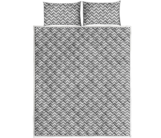 Grey And White Zigzag Pattern Print Quilt Bed Set