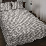 Grey And White Zigzag Pattern Print Quilt Bed Set