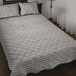 Grey And White Zigzag Pattern Print Quilt Bed Set