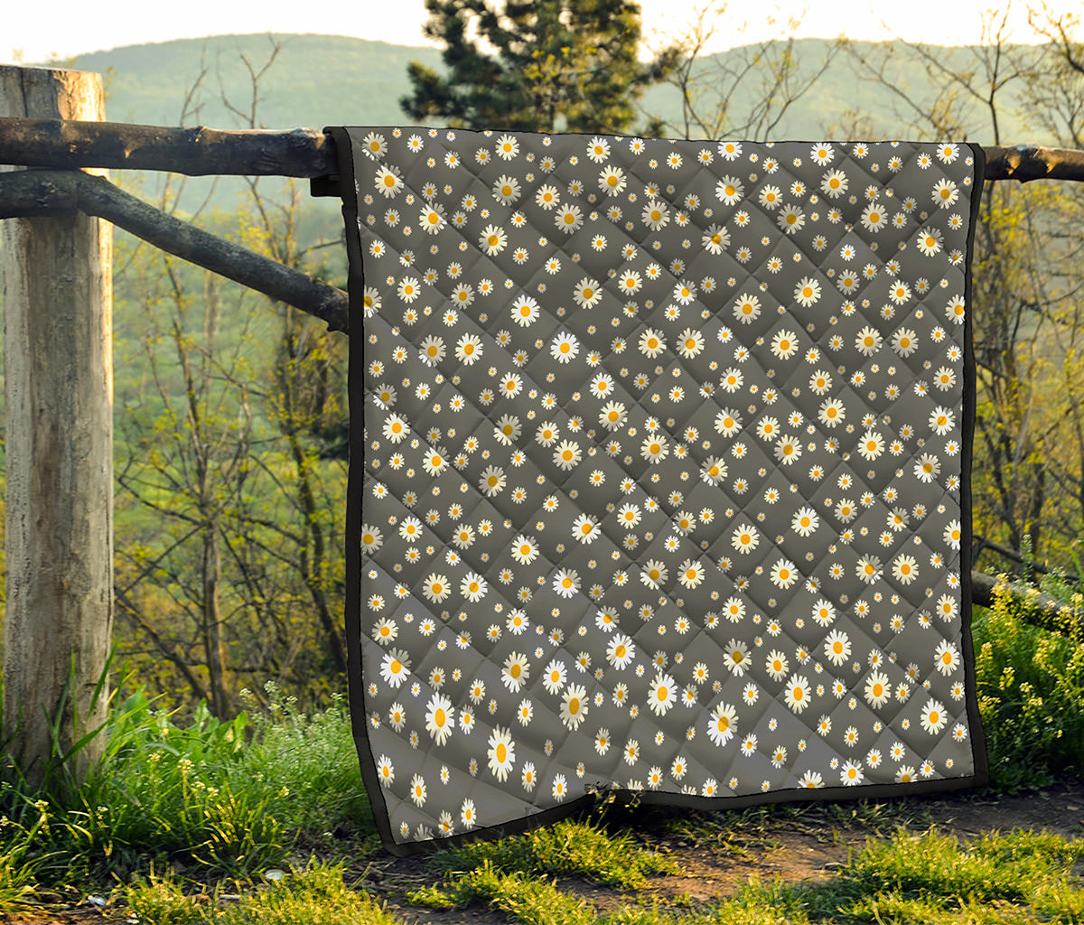 Grey Daisy Floral Pattern Print Quilt