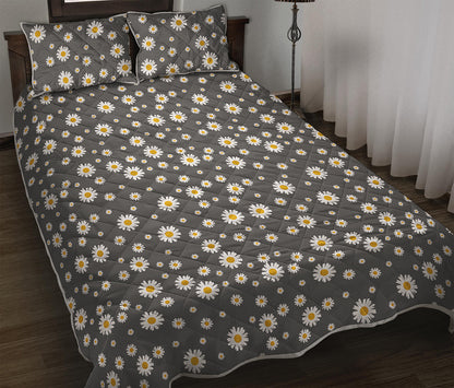 Grey Daisy Floral Pattern Print Quilt Bed Set