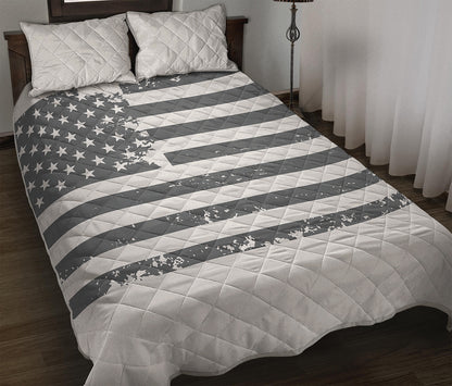Grey Grunge American Flag Print Quilt Bed Set