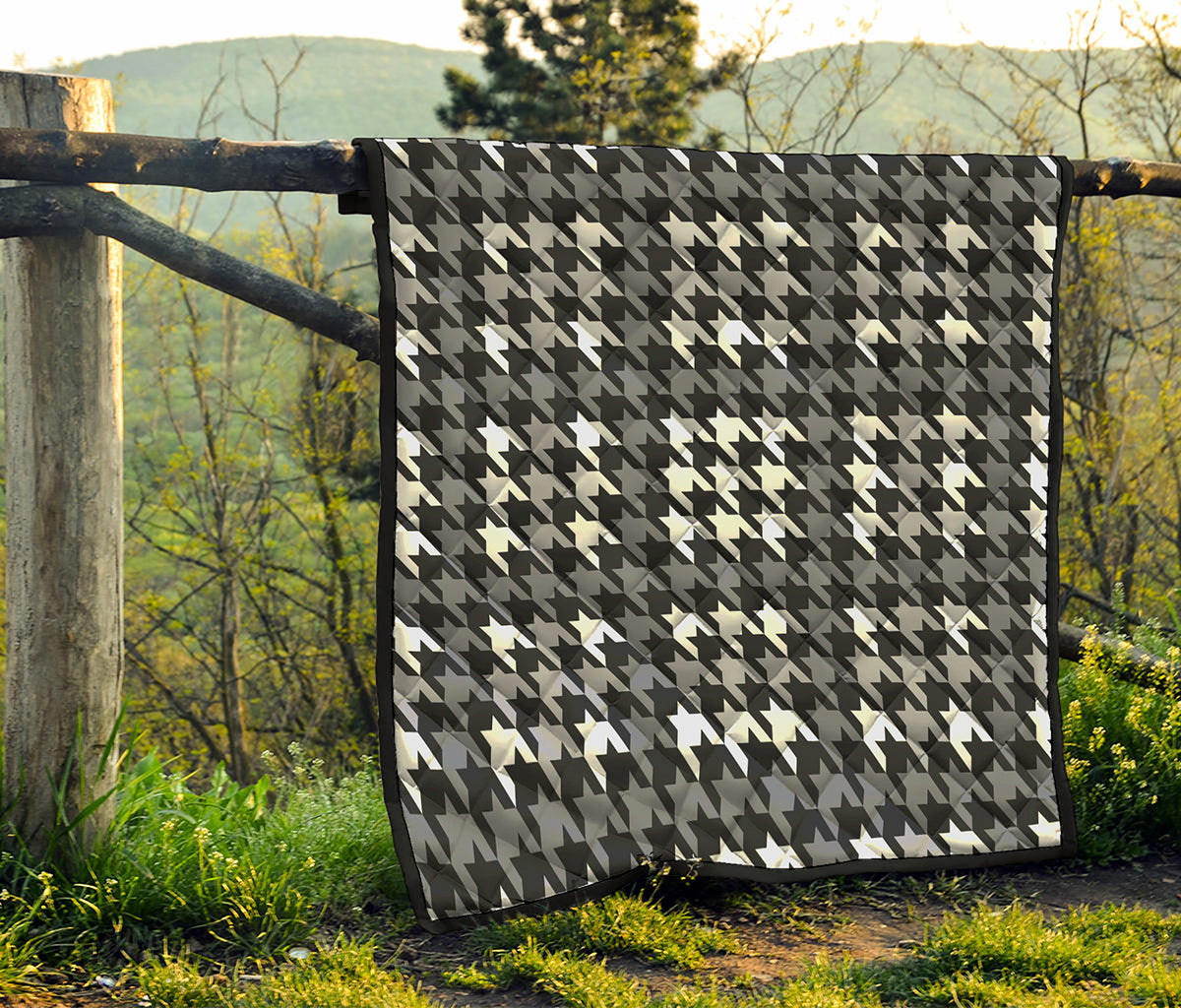 Grey Houndstooth Pattern Print Quilt