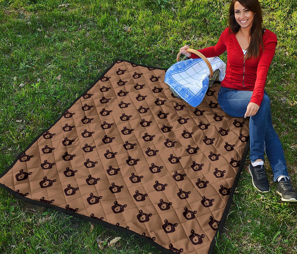 Grizzly Bear Pattern Print Quilt